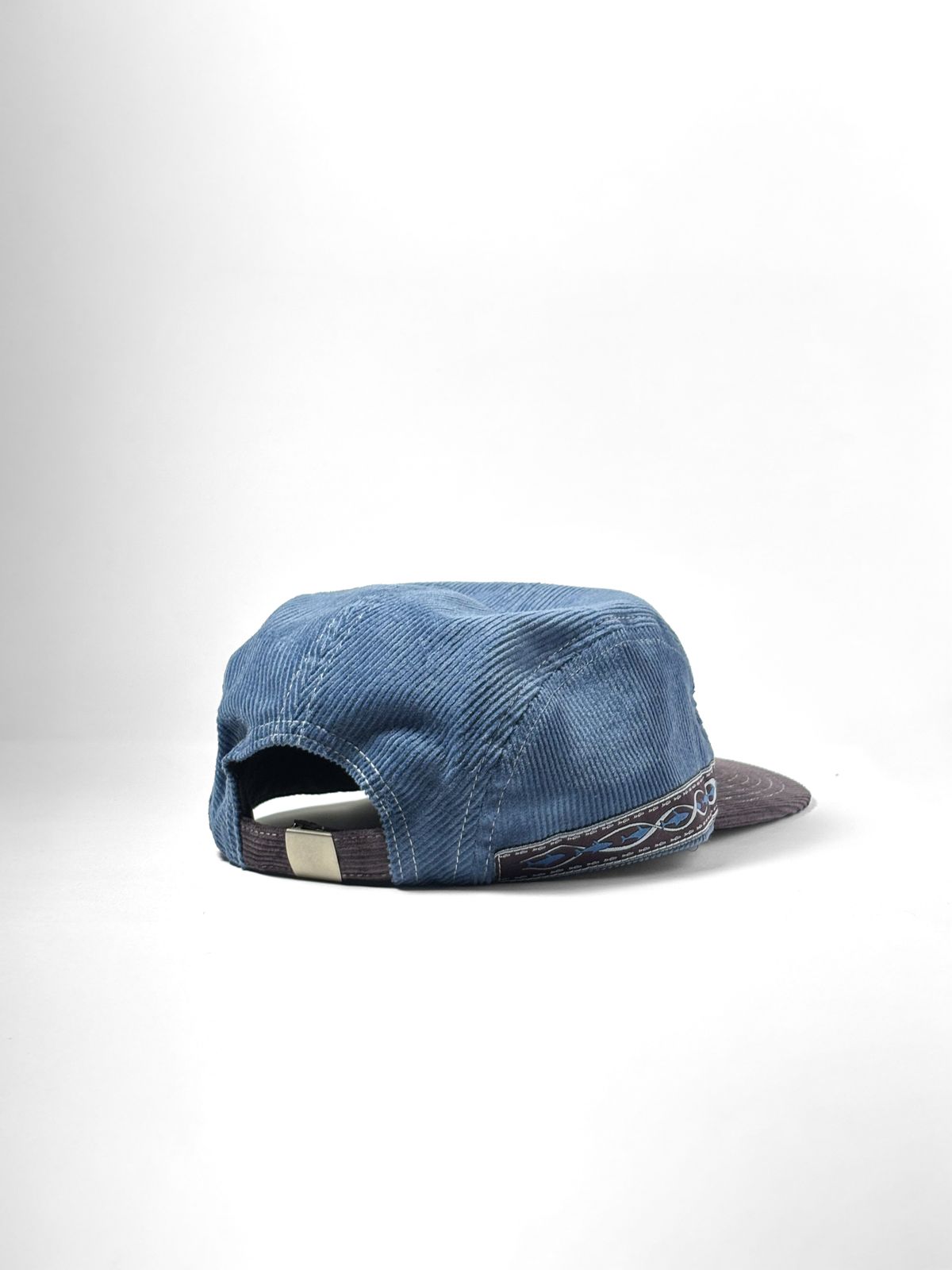 Gorro Blue Barrel de atrás, de costado